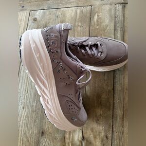 Hoka x Anthropologie Vibrant Bloom Bondi L sneakers Size M-13; W-14 $170